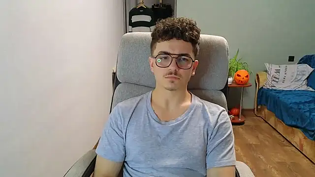 Snapshot of Remy_Miles chatting on November 2025 02:08:01 PM Remy Miles online show from November 2025 02:08:01 PM