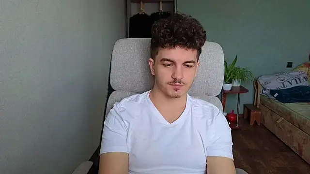 Snapshot of Remy_Miles chatting on December 2025 11:19:01 AM Remy Miles online show from December 2025 11:19:01 AM