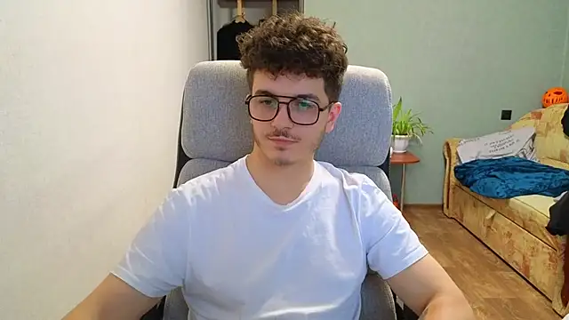 Snapshot of Remy_Miles chatting on December 2025 01:15:01 PM Remy Miles online show from December 2025 01:15:01 PM