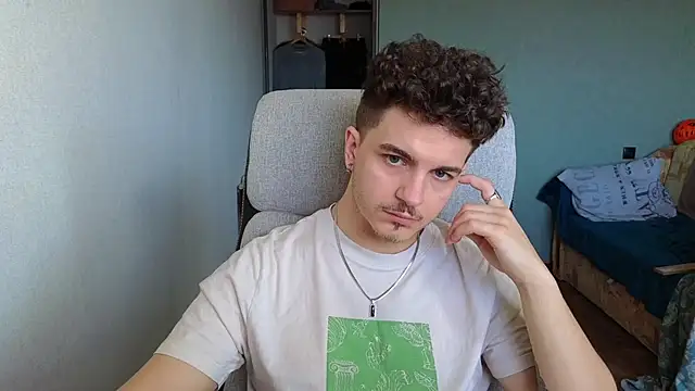 Snapshot of Remy_Miles chatting on February 2026 01:31:01 PM Remy Miles online show from February 2026 01:31:01 PM