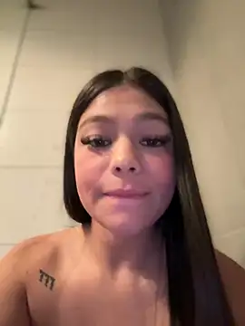 Snapshot of Alyshanon18 chatting on January 2025 09:23:02 AM Alyshanon18 online show from January 2025 09:23:02 AM