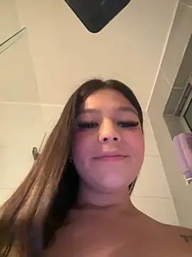 Snapshot of Alyshanon18 chatting on February 2025 08:50:01 AM Alyshanon18 online show from February 2025 08:50:01 AM