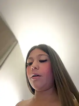 Snapshot of Alyshanon18 chatting on March 2025 12:08:01 AM Alyshanon18 online show from March 2025 12:08:01 AM