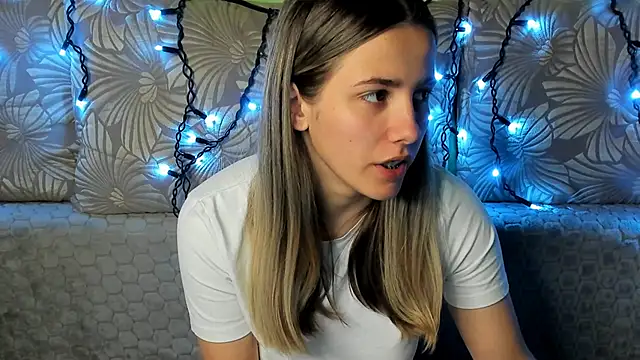 MaggieCake online show from October 2025 01:28:01 AM