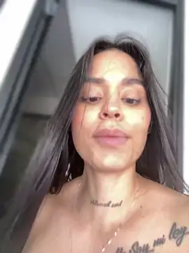 LaraHenao online show from February 2025 04:11:02 PM