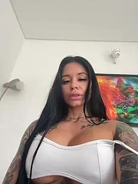 LaraHenao online show from July 2026 02:11:01 PM