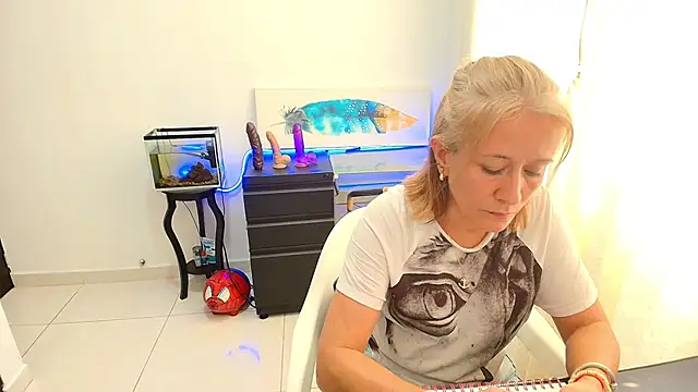 Naty Stone online show from October 2025 06:41:01 PM