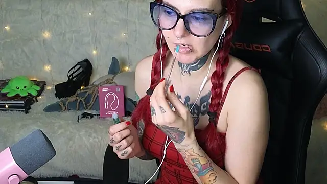 Ginger Stay online show from October 2025 02:00:01 AM