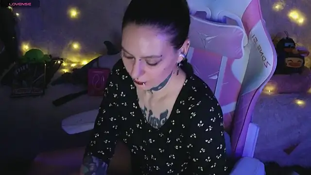 Ginger Stay online show from April 2026 09:46:01 PM