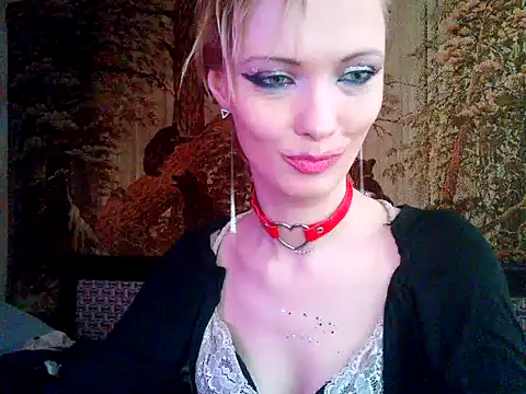 Snapshot of WildMissNiks chatting on January 2025 11:32:02 AM WildMissNiks online show from January 2025 11:32:02 AM