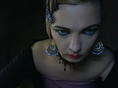 Snapshot of WildMissNiks chatting on June 2026 07:35:02 AM WildMissNiks online show from June 2026 07:35:02 AM