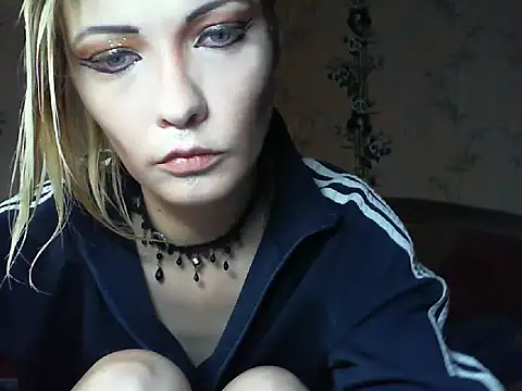 Snapshot of WildMissNiks chatting on July 2026 07:13:01 AM WildMissNiks online show from July 2026 07:13:01 AM