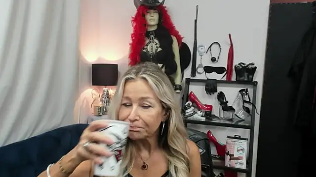 crystaLUX online show from September 2025 04:15:01 AM