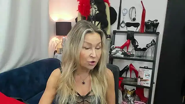 crystaLUX online show from November 2025 05:23:02 AM