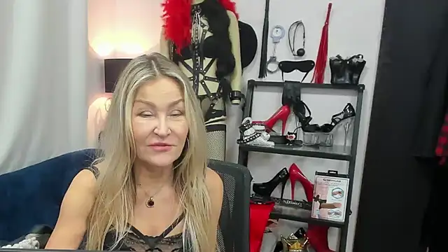 crystaLUX online show from November 2025 06:02:01 AM