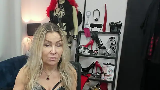 crystaLUX online show from February 2026 05:25:02 AM