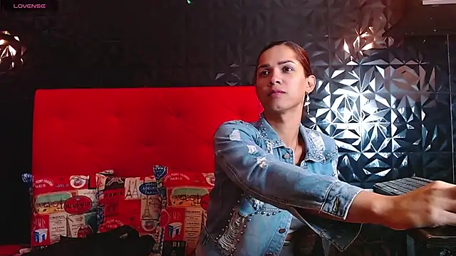 Snapshot of PINK__LOLA1 chatting on February 2025 10:33:01 PM PINK LOLA1 online show from February 2025 10:33:01 PM