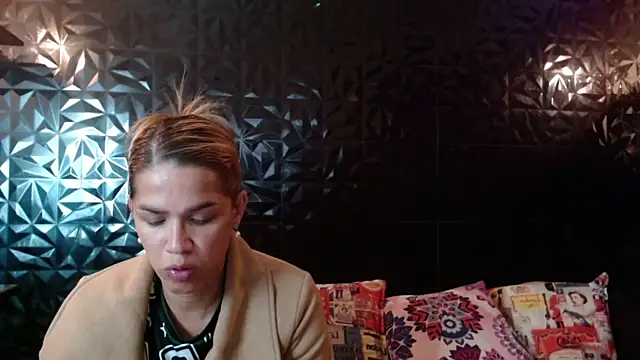 PINK  LOLA1 online show from June 2026 11:57:01 PM
