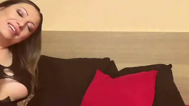 Snapshot of KendraLux chatting on January 2026 09:18:02 PM KendraLux online show from January 2026 09:18:02 PM