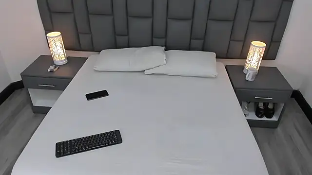 MiaYMolly online show from December 2024 03:55:02 AM