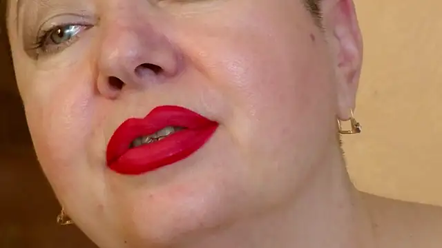 Snapshot of LadyPosh chatting on December 2024 03:43:01 AM LadyPosh online show from December 2024 03:43:01 AM