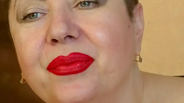 Snapshot of LadyPosh chatting on December 2024 01:59:02 AM LadyPosh online show from December 2024 01:59:02 AM