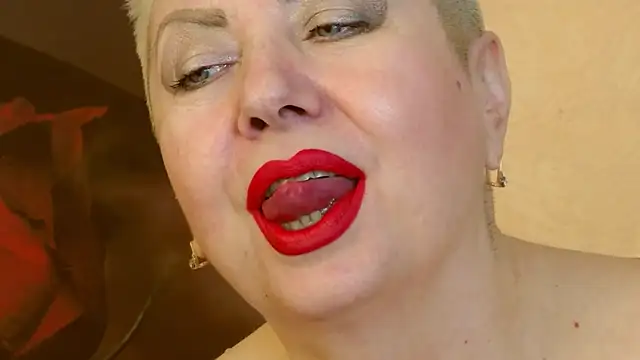 Snapshot of LadyPosh chatting on December 2024 10:13:01 PM LadyPosh online show from December 2024 10:13:01 PM