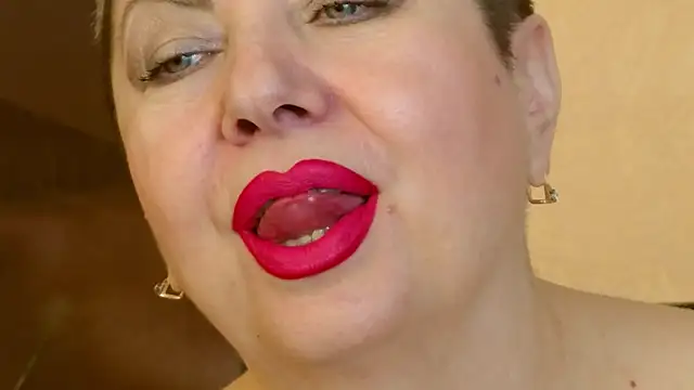 Snapshot of LadyPosh chatting on January 2025 10:01:01 PM LadyPosh online show from January 2025 10:01:01 PM