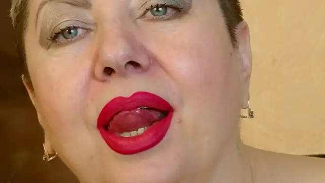 Snapshot of LadyPosh chatting on January 2025 10:08:02 PM LadyPosh online show from January 2025 10:08:02 PM