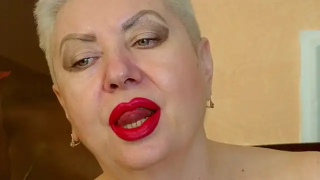 Snapshot of LadyPosh chatting on March 2025 04:24:02 AM LadyPosh online show from March 2025 04:24:02 AM