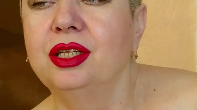 Snapshot of LadyPosh chatting on March 2025 03:52:01 AM LadyPosh online show from March 2025 03:52:01 AM