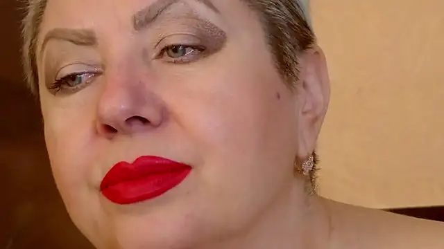 Snapshot of LadyPosh chatting on October 2025 08:39:02 PM LadyPosh online show from October 2025 08:39:02 PM