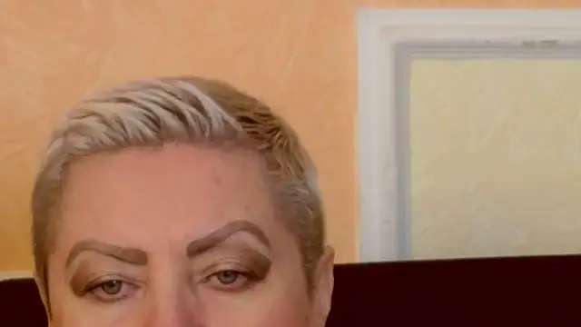 Snapshot of LadyPosh chatting on October 2025 09:15:02 PM LadyPosh online show from October 2025 09:15:02 PM