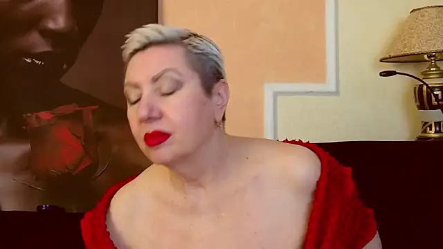 Snapshot of LadyPosh chatting on November 2025 10:43:02 PM LadyPosh online show from November 2025 10:43:02 PM