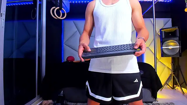 Aydenmiller96 online show from May 2026 06:32:03 AM