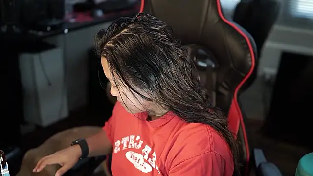 Snapshot of Bubbleliyah chatting on December 2024 04:29:02 PM Bubbleliyah online show from December 2024 04:29:02 PM