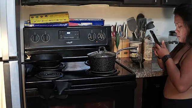 Snapshot of Bubbleliyah chatting on December 2024 03:00:02 PM Bubbleliyah online show from December 2024 03:00:02 PM