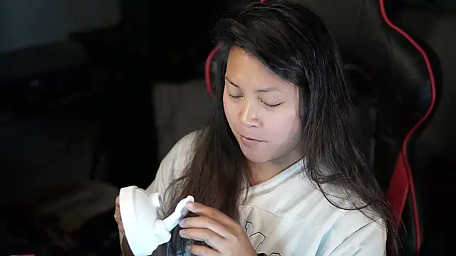 Snapshot of Bubbleliyah chatting on December 2024 11:28:01 AM Bubbleliyah online show from December 2024 11:28:01 AM