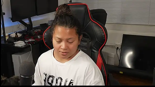 Snapshot of Bubbleliyah chatting on February 2025 02:04:01 AM Bubbleliyah online show from February 2025 02:04:01 AM