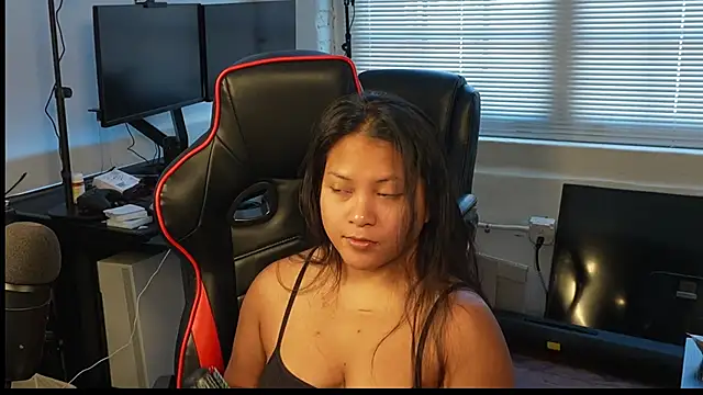 Snapshot of Bubbleliyah chatting on February 2025 07:49:01 PM Bubbleliyah online show from February 2025 07:49:01 PM