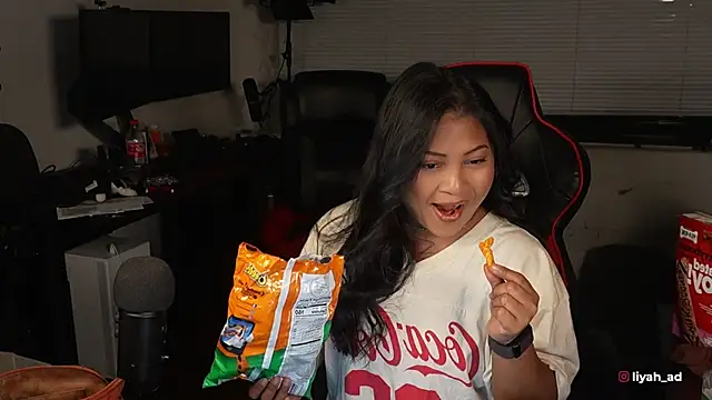 Snapshot of Bubbleliyah chatting on November 2025 01:39:02 AM Bubbleliyah online show from November 2025 01:39:02 AM