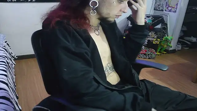 Snapshot of davidroses420 chatting on December 2024 01:37:02 AM davidroses420 online show from December 2024 01:37:02 AM