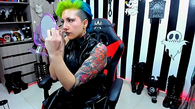 Snapshot of Mistress_Yelena chatting on December 2024 11:13:02 PM Mistress Yelena online show from December 2024 11:13:02 PM