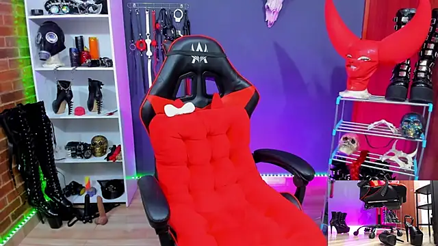 Snapshot of Mistress_Yelena chatting on February 2026 12:16:02 AM Mistress Yelena online show from February 2026 12:16:02 AM