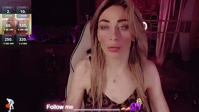 Snapshot of AnnieGOld_ chatting on April 2026 05:32:02 PM AnnieGOld online show from April 2026 05:32:02 PM