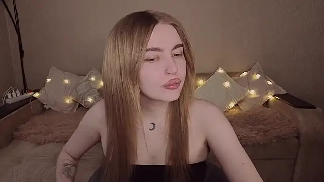 Snapshot of ViolettaLopez chatting on April 2026 01:50:02 PM ViolettaLopez online show from April 2026 01:50:02 PM
