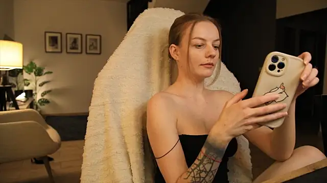 Snapshot of LadyInBad chatting on February 2025 07:27:02 PM LadyInBad online show from February 2025 07:27:02 PM