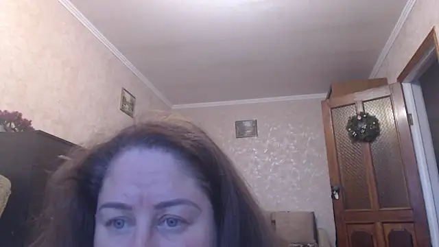 Amy August online show from April 2026 04:04:02 PM
