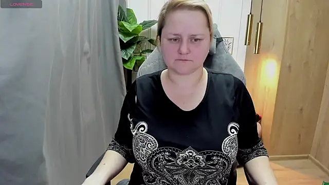 Snapshot of ScarlettSoft chatting on March 2025 12:16:01 PM ScarlettSoft online show from March 2025 12:16:01 PM