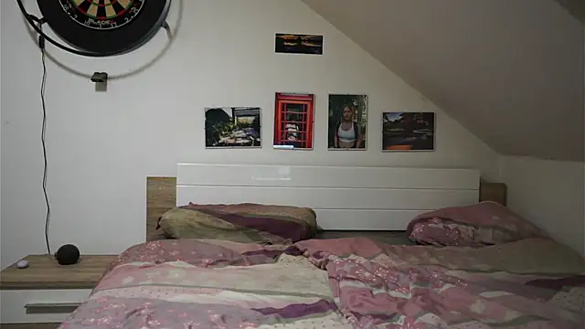 Snapshot of Moistdevil chatting on November 2025 09:47:01 PM Moistdevil online show from November 2025 09:47:01 PM